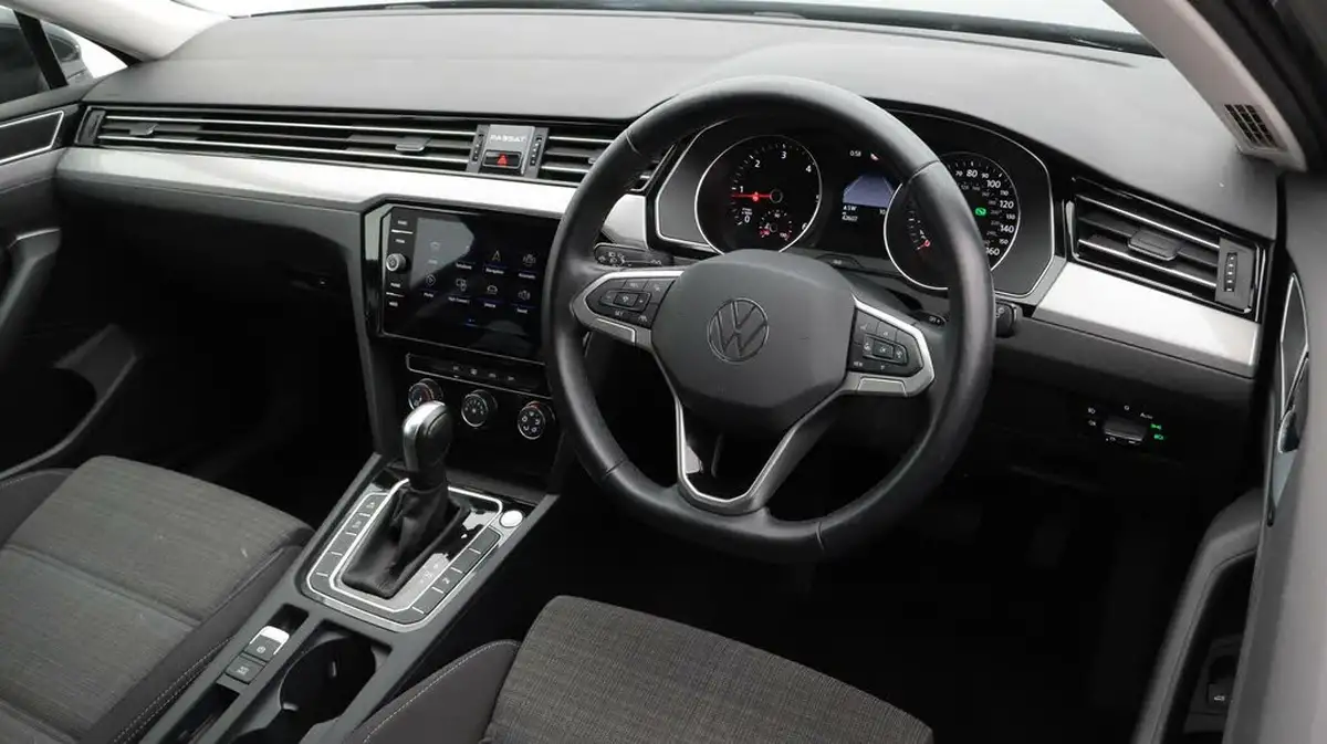2022-volkswagen-passat-20tdi-se-nav-150ps-estate-5d-dsg-big-9
