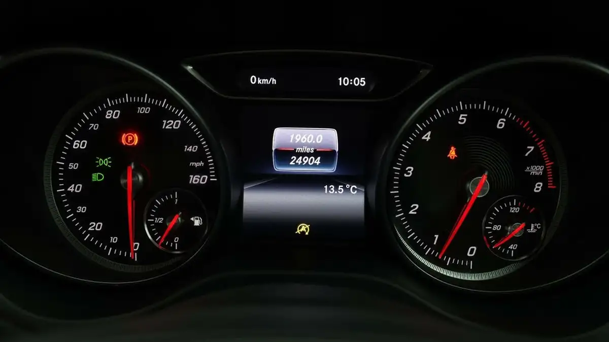2017-mercedes-benz-cla-16-cla-180-sport-coupe-4d-big-9