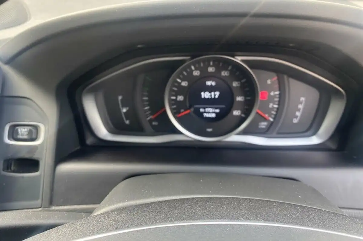 2016-volvo-xc60-20td-d4-se-nav-geartronic-big-11