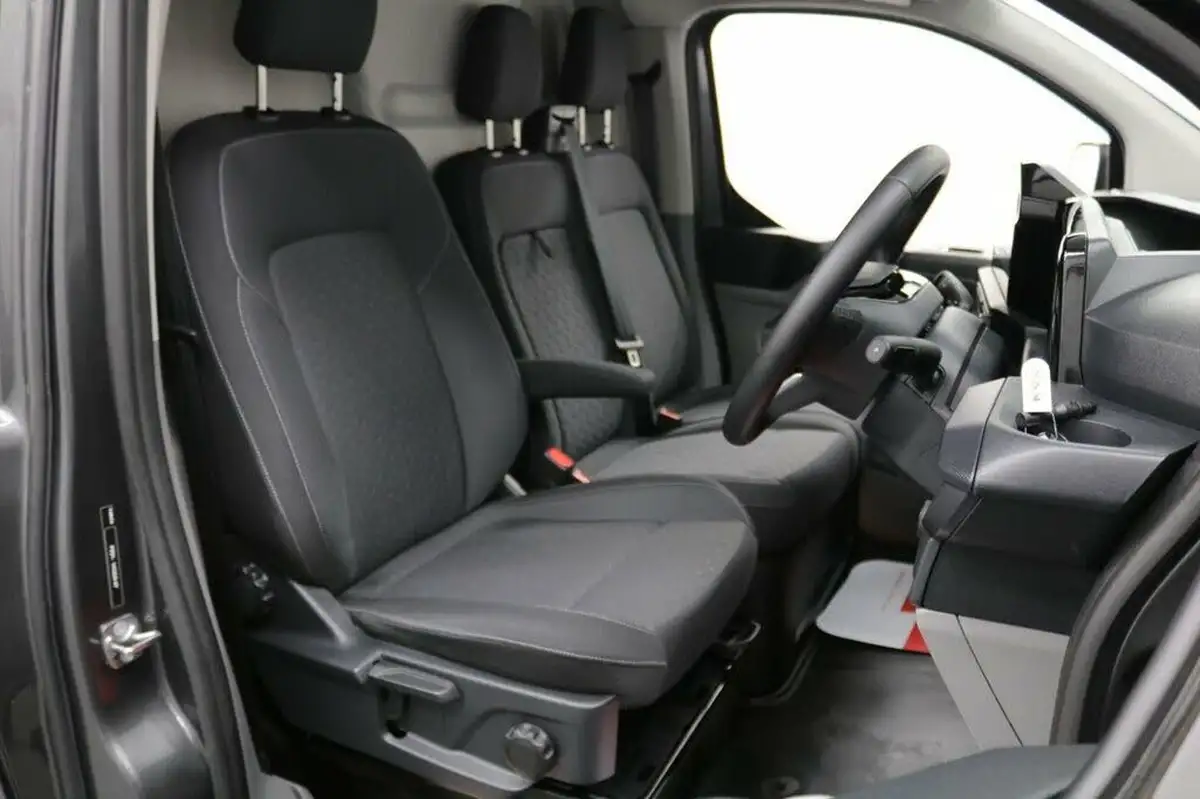 2023-ford-transit-custom-20tdci-320-l2h1-limited-136pseu6e-panel-van-1996cc-auto-big-24