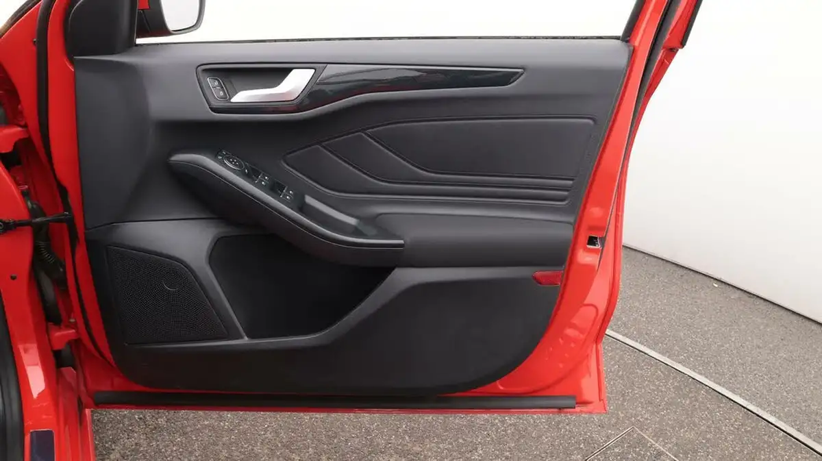 2019-ford-focus-10t-st-line-hatchback-big-15