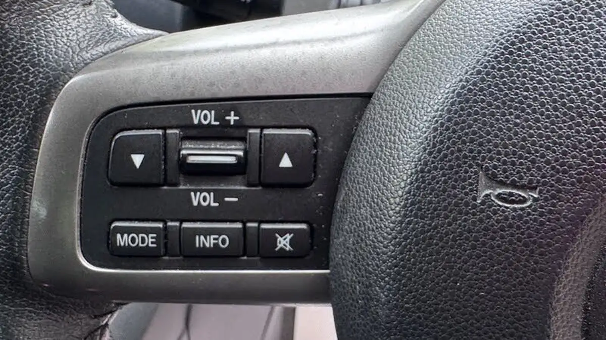 2013-mazda-mazda2-13-venture-big-15