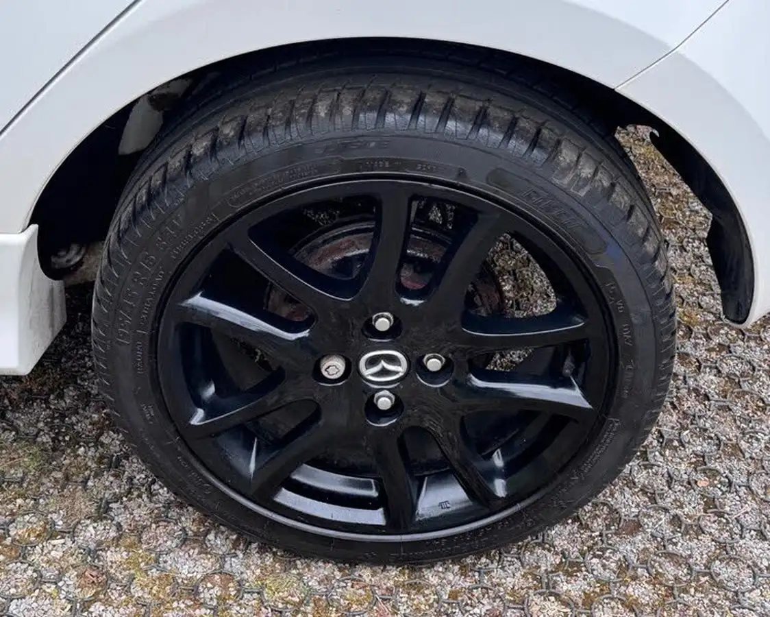 2013-mazda-mazda2-13-venture-big-39