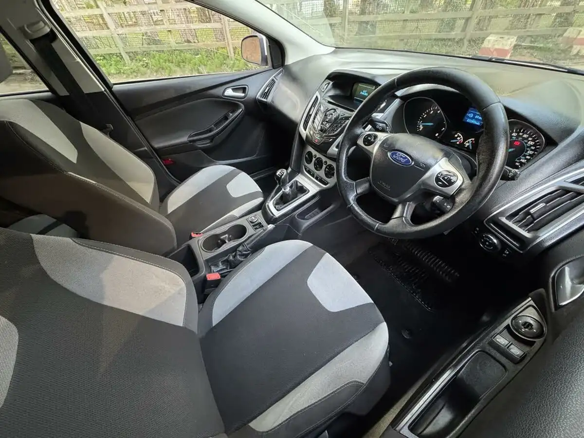 2014-ford-focus-10-zetec-125ps-ss-hatchback-big-1
