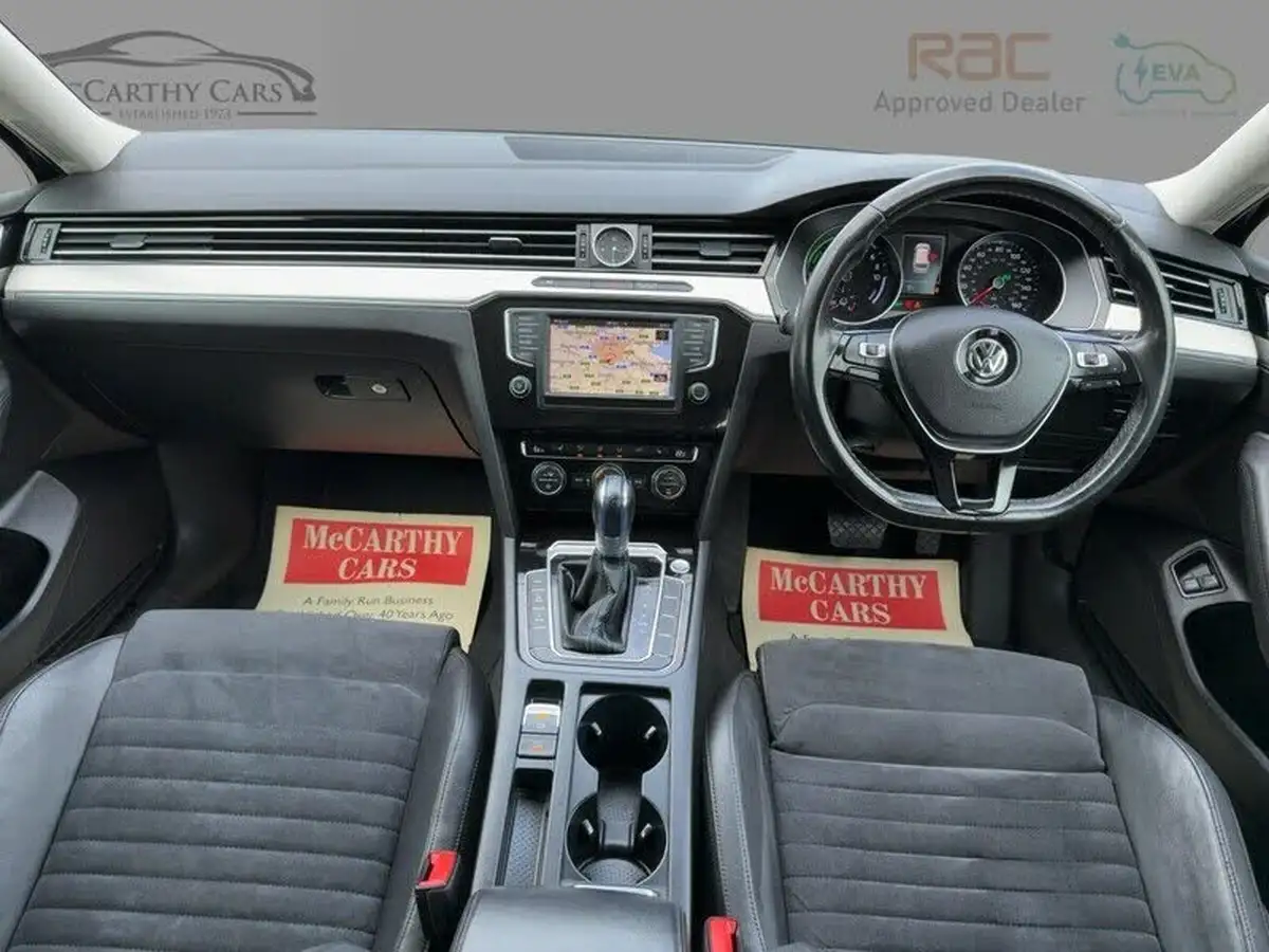 2017-volkswagen-passat-14-tsi-gte-estate-5d-big-14