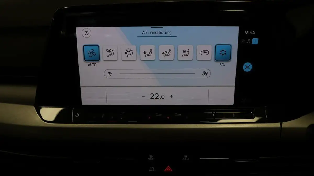 2022-volkswagen-golf-15-tsi-life-150ps-hatchback-big-11