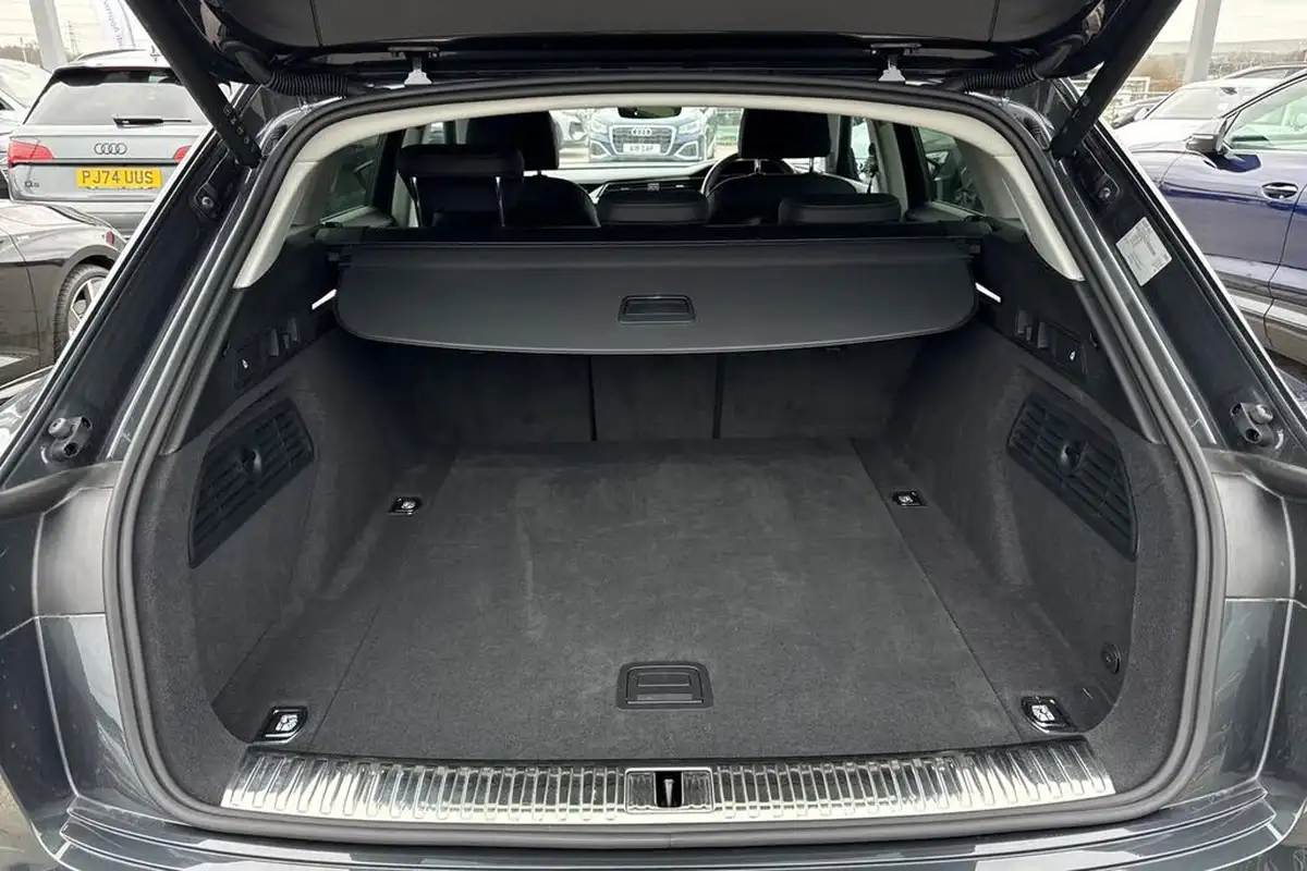 2023-audi-q8-e-tron-55e-sport-suv-big-9