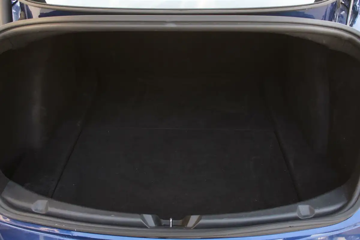 2020-tesla-model-3-e-long-range-big-30