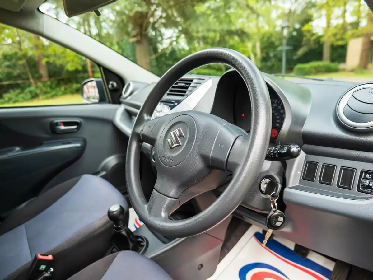 2013-suzuki-alto-10-sz3-big-12