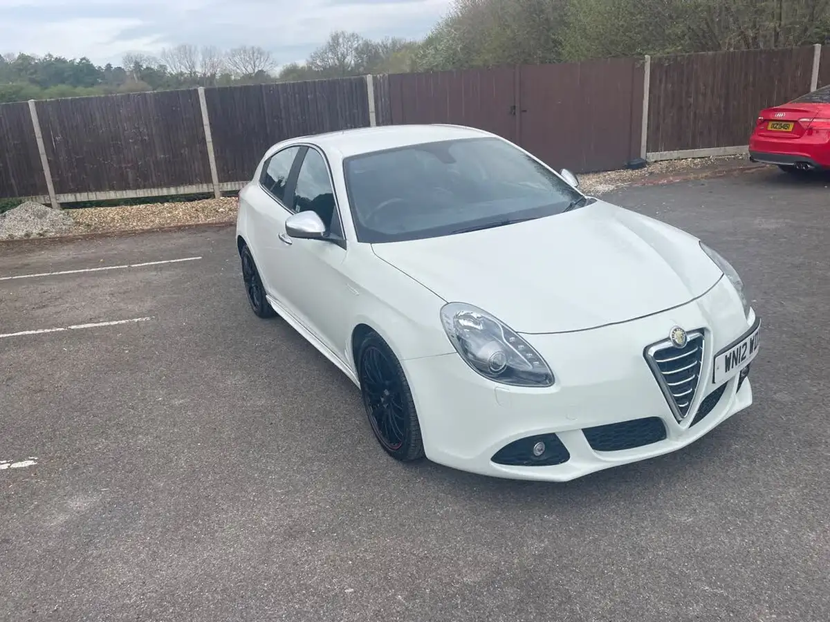 2012-alfa-romeo-giulietta-20td-veloce-170bhp-tct-big-22