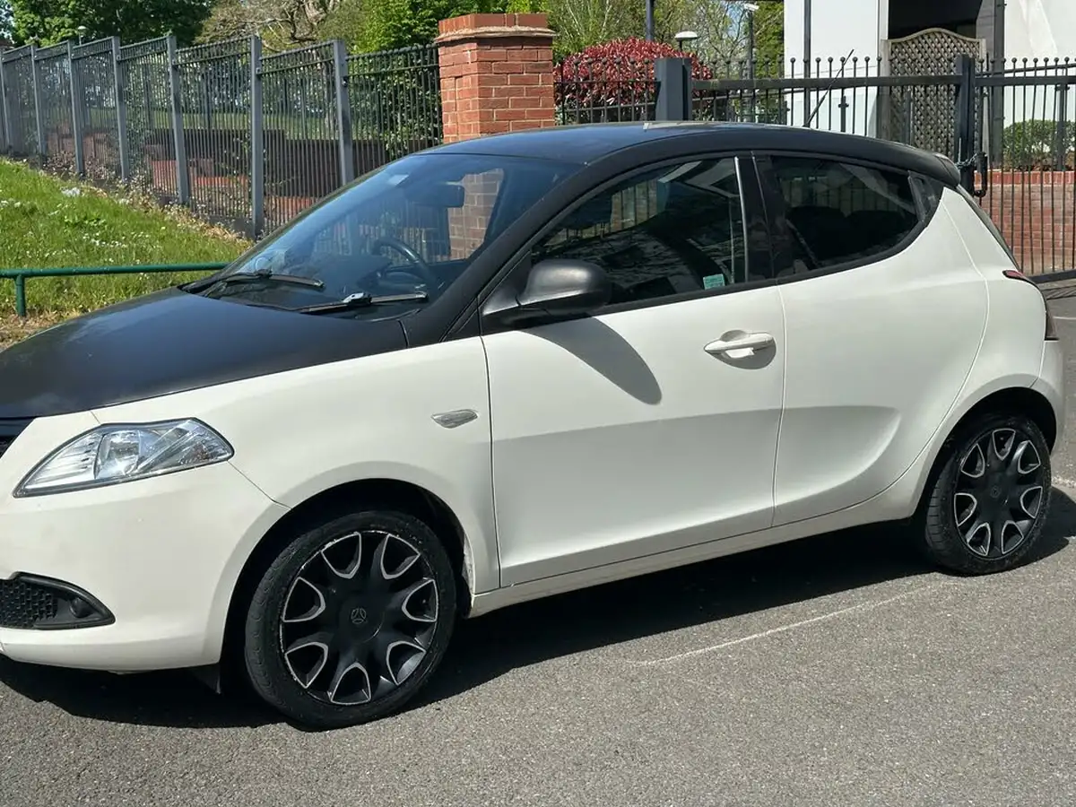 2014-chrysler-ypsilon-12-s-big-7