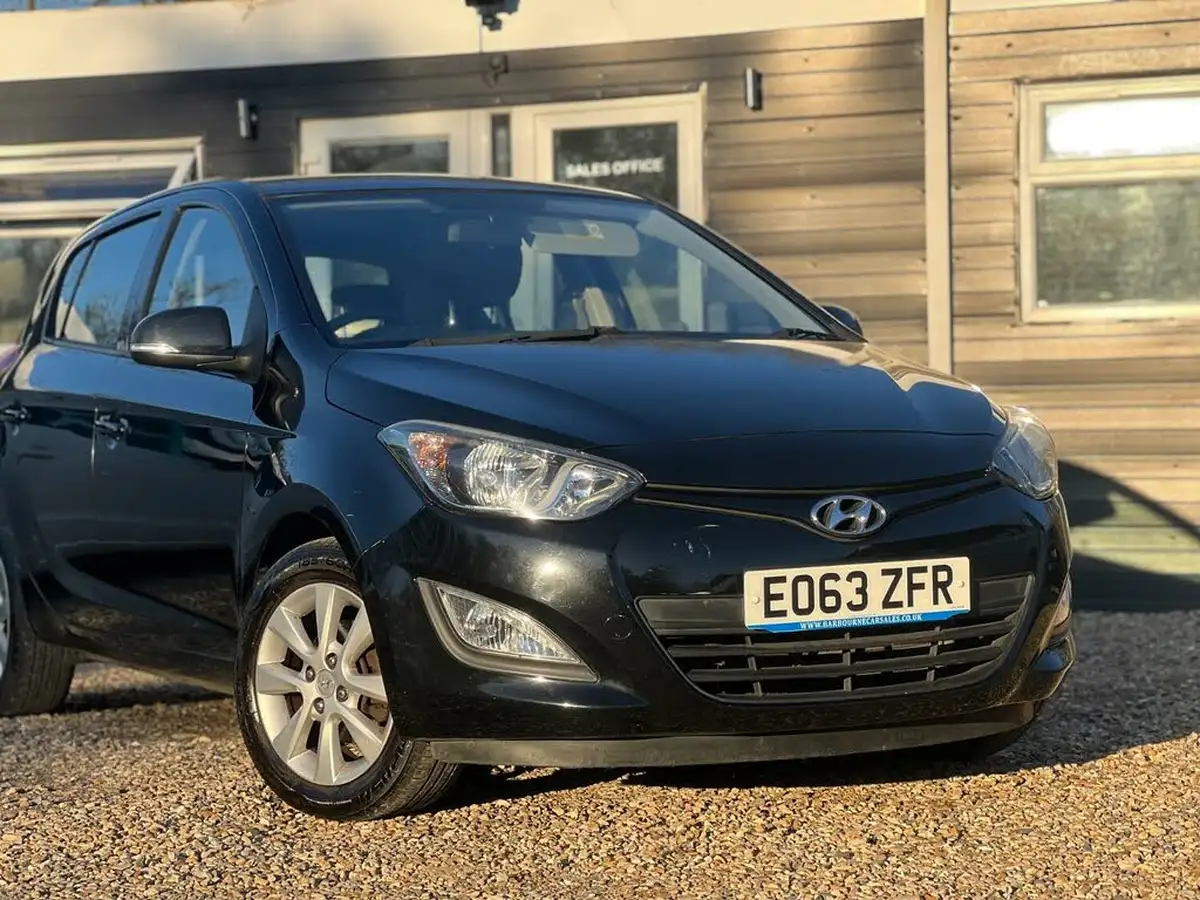2013-hyundai-i20-12-active-5d-big-3
