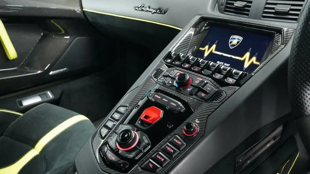 2017-lamborghini-aventador-65-lp-700-4-coupe-big-30