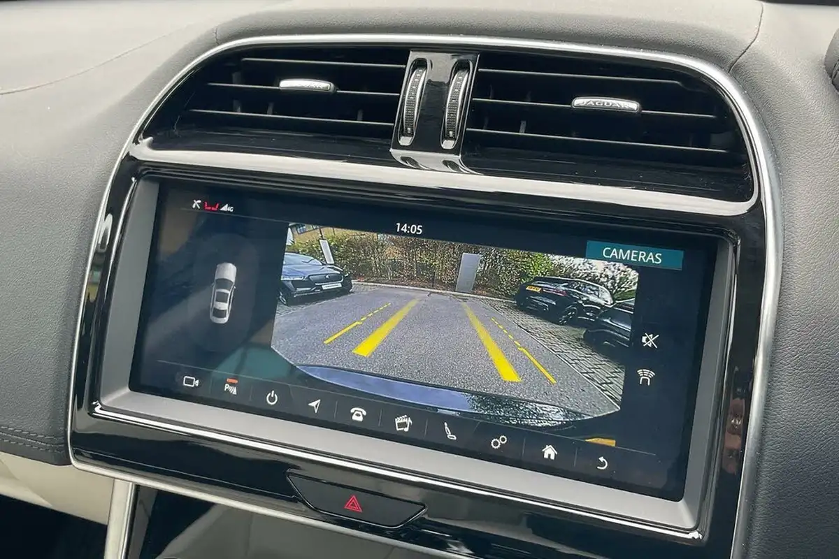 2020-jaguar-xe-20i-s-big-6