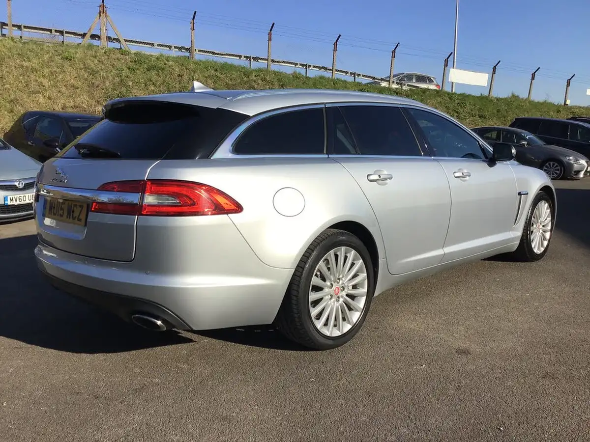 2014-jaguar-xf-22td-premium-luxury-200ps-sportbrake-5d-big-6
