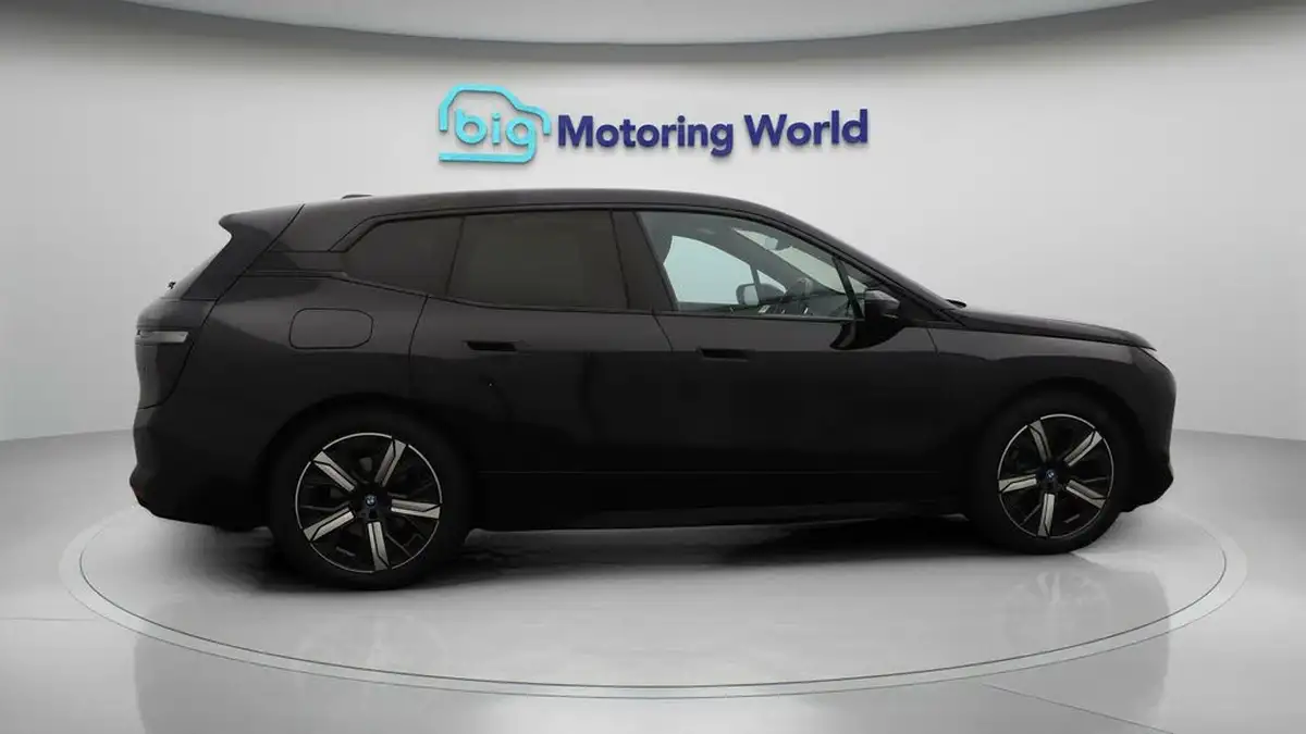 2022-bmw-ix-e-xdrive-40-m-sport-big-8
