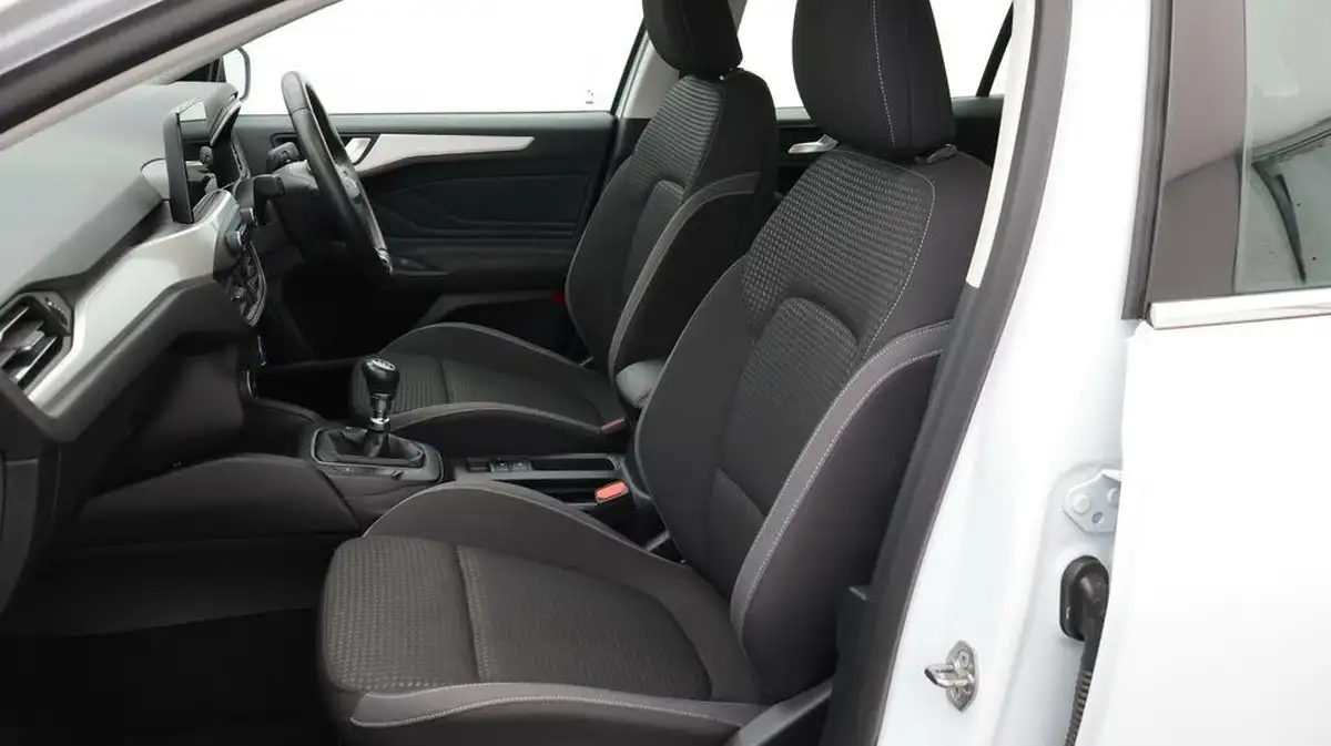 2020-ford-focus-15-zetec-120ps-hatchback-big-14