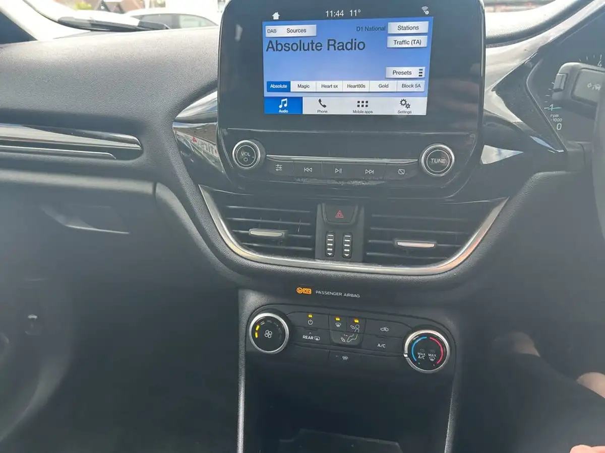 2017-ford-fiesta-11-ti-vct-zetec-5d-big-11