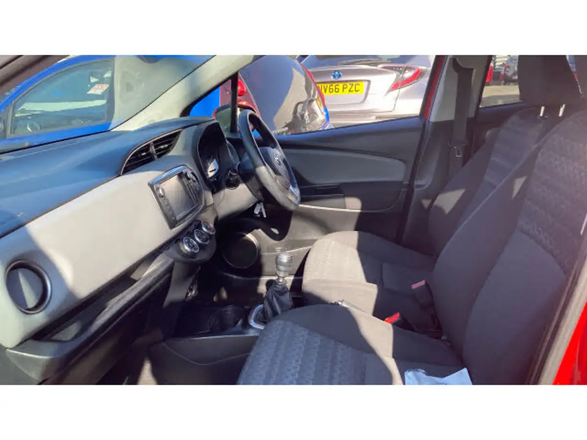 2016-toyota-yaris-133-icon-vvt-i-tss-5d-big-9
