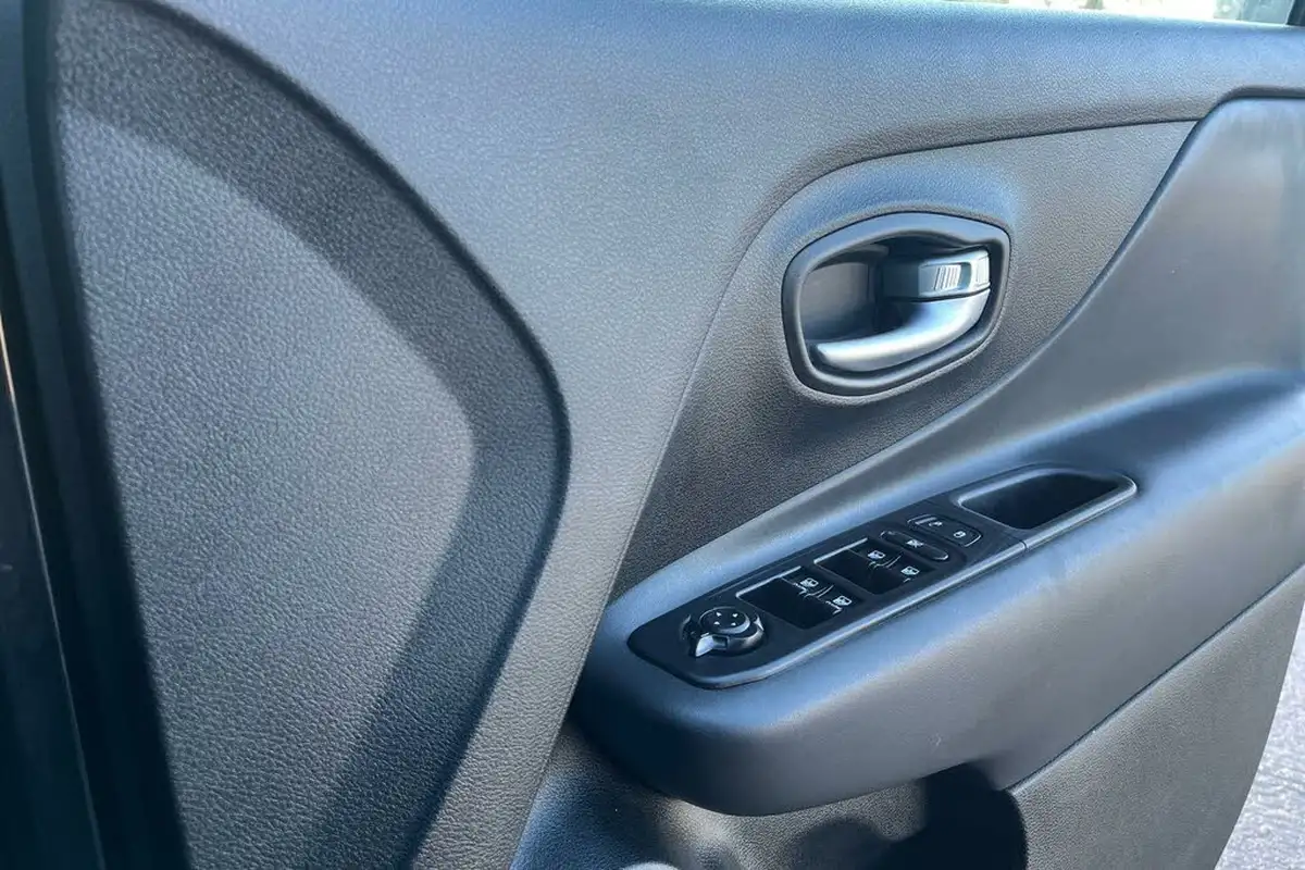 2022-jeep-renegade-10-gse-night-eagle-big-10