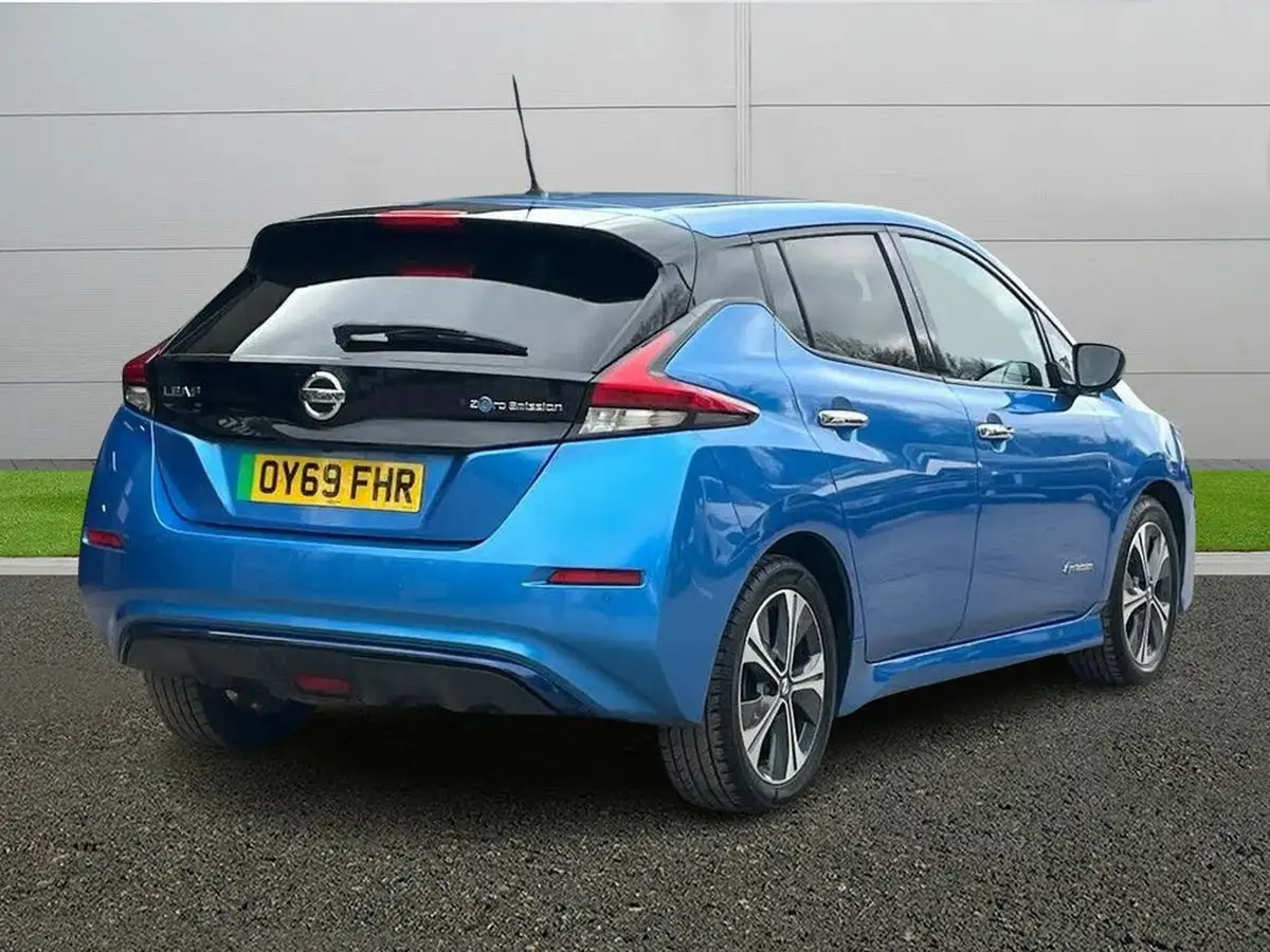 2019-nissan-leaf-e-tekna-big-6