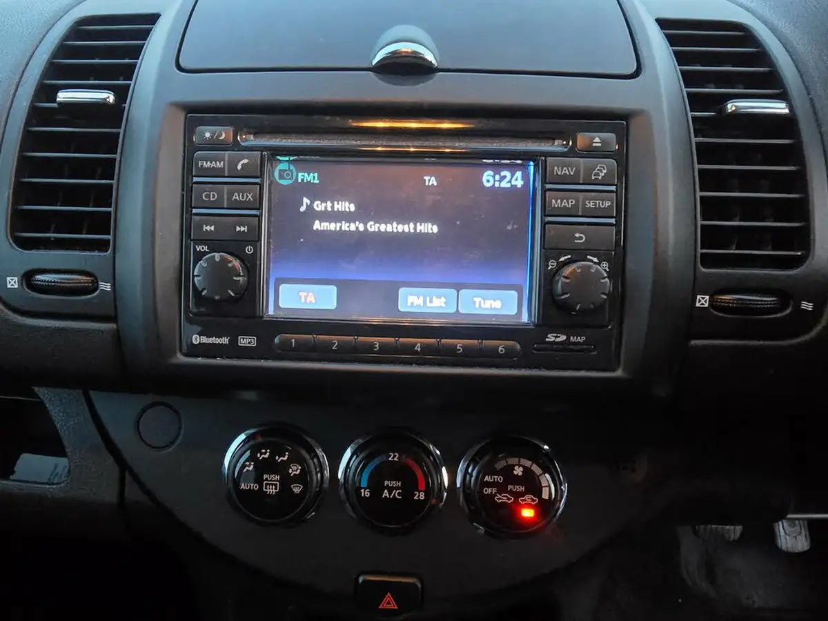 2013-nissan-note-14-n-tec-big-22