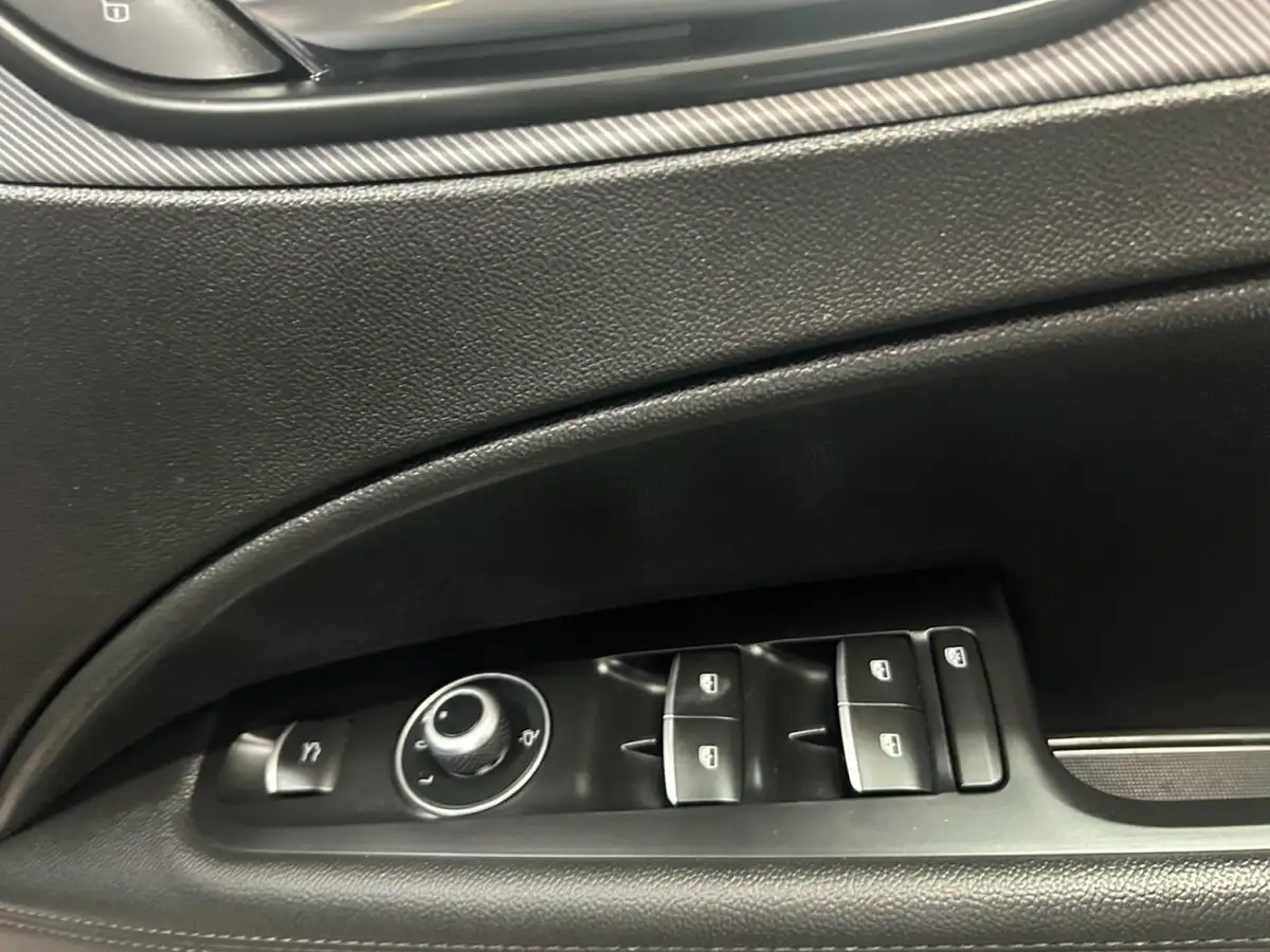 2022-alfa-romeo-stelvio-20-sprint-197bhp-big-25
