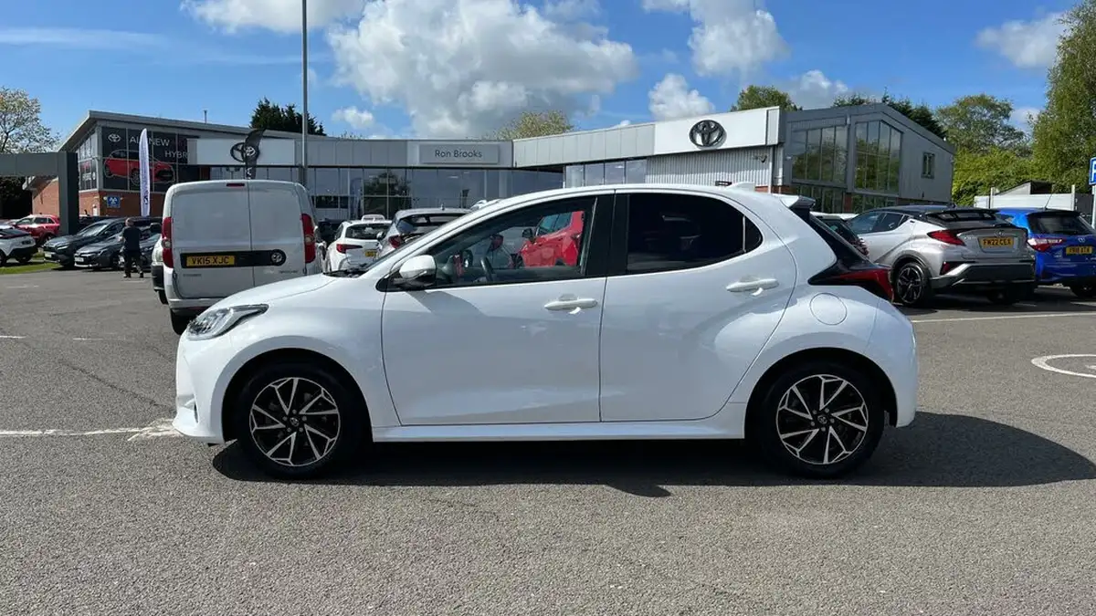 2022-toyota-yaris-15-vvt-i-design-big-16