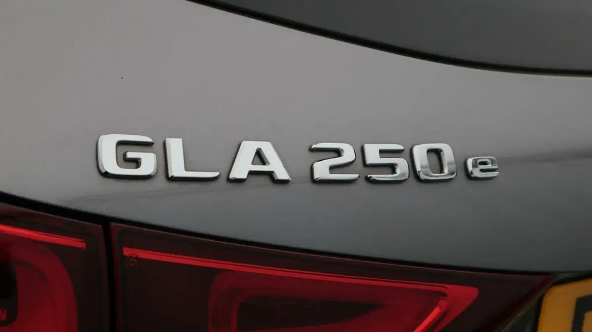 2022-mercedes-benz-gla-class-13-gla-250e-exclusive-edition-premium-plus-big-22