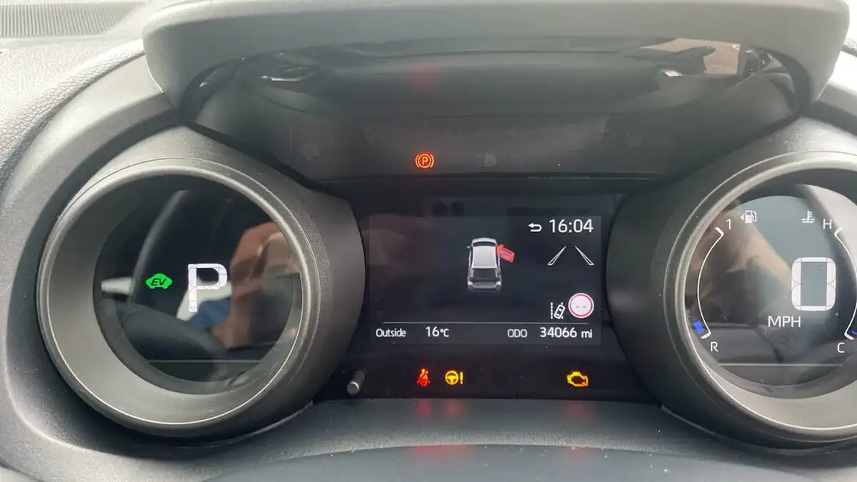 2022-toyota-yaris-15-vvt-i-design-big-8