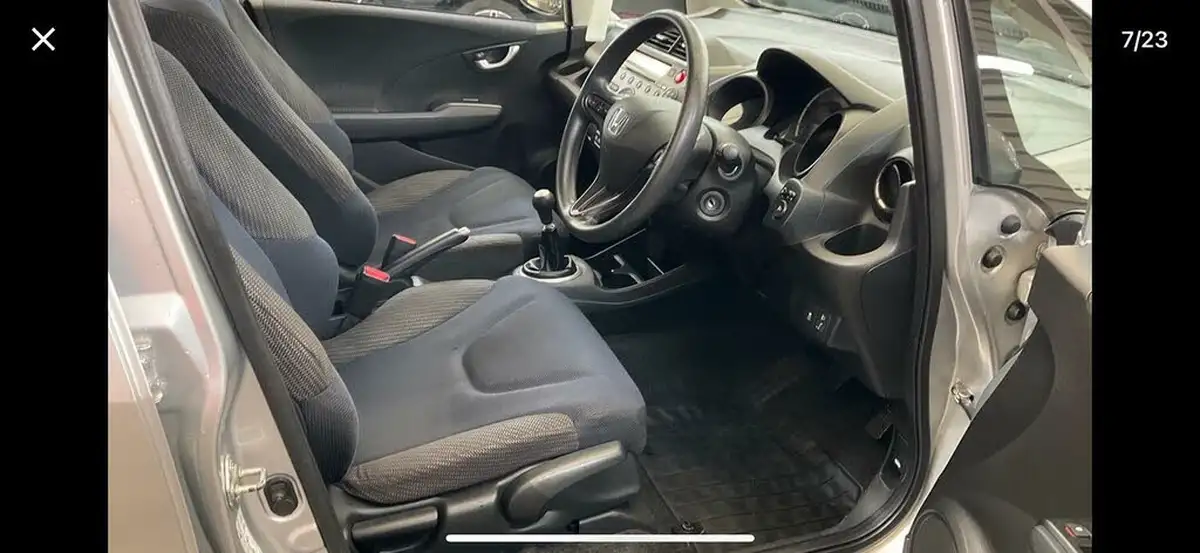 2013-honda-jazz-14-es-big-1