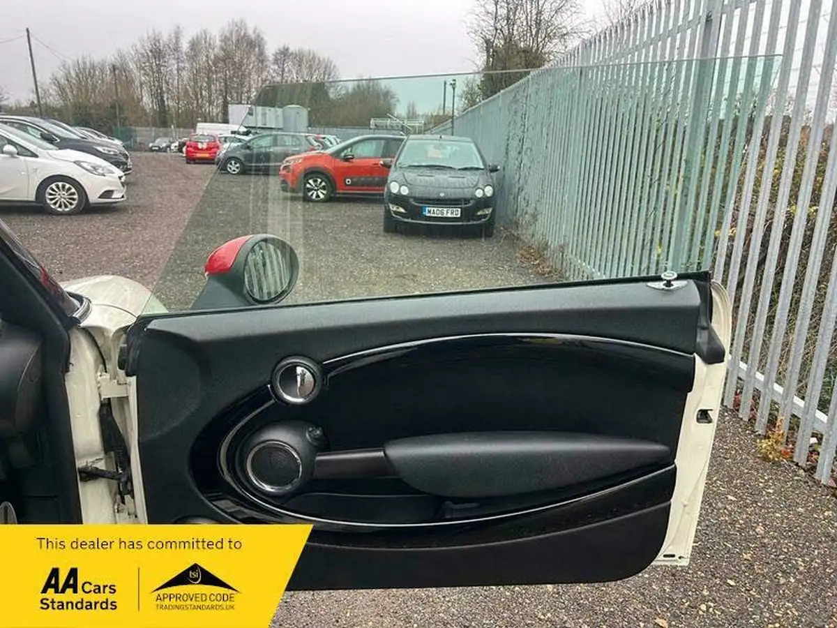 2013-mini-cooper-16-john-cooper-works-hatchback-3d-big-8