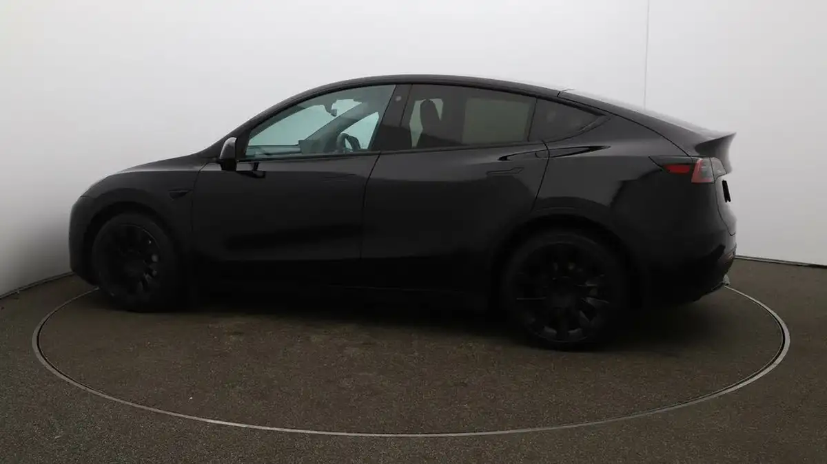 2022-tesla-model-y-e-long-range-big-48
