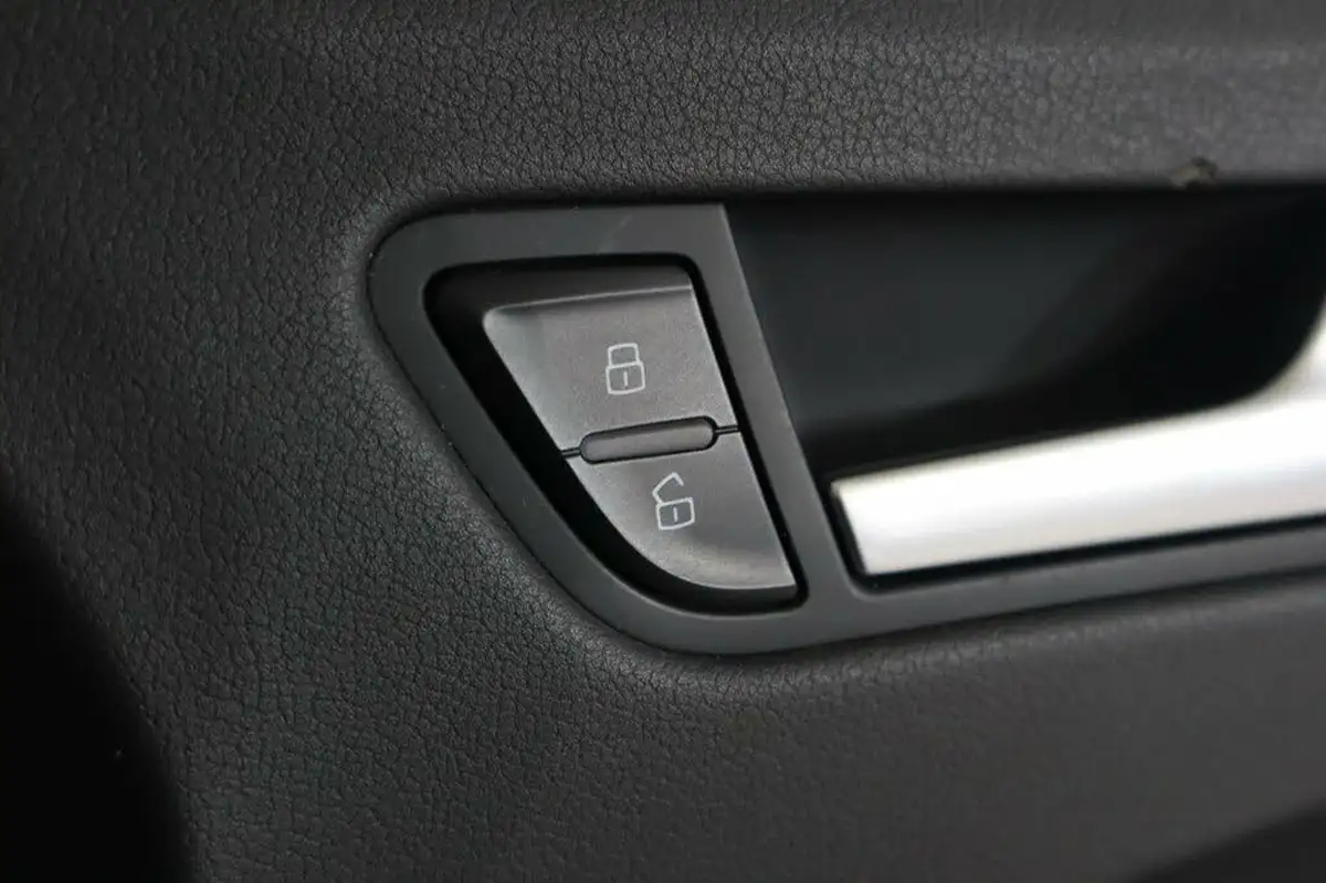 2014-audi-a4-20td-se-technik-177ps-big-27