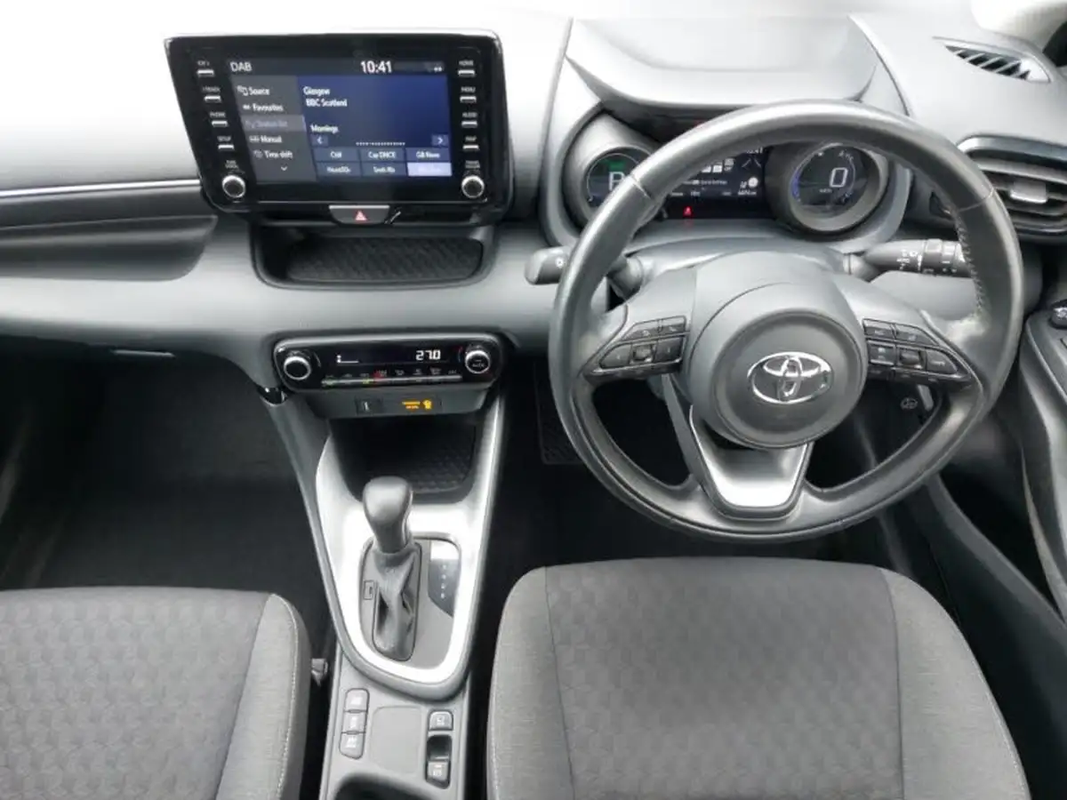 2022-toyota-yaris-15-vvt-i-design-big-2