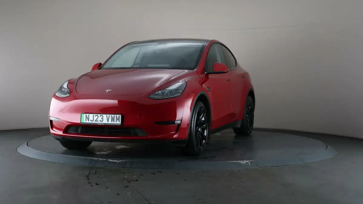 2023-tesla-model-y-e-long-range-big-38