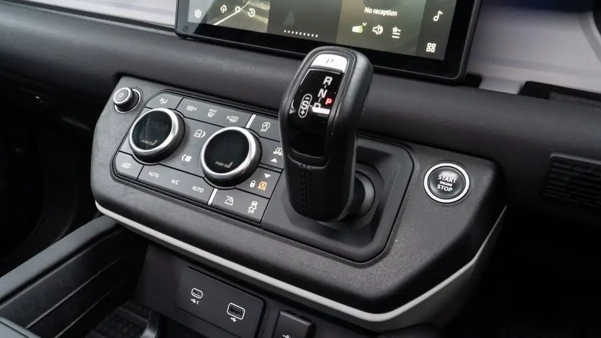 2021-land-rover-90-defender-20-p300-se-big-22