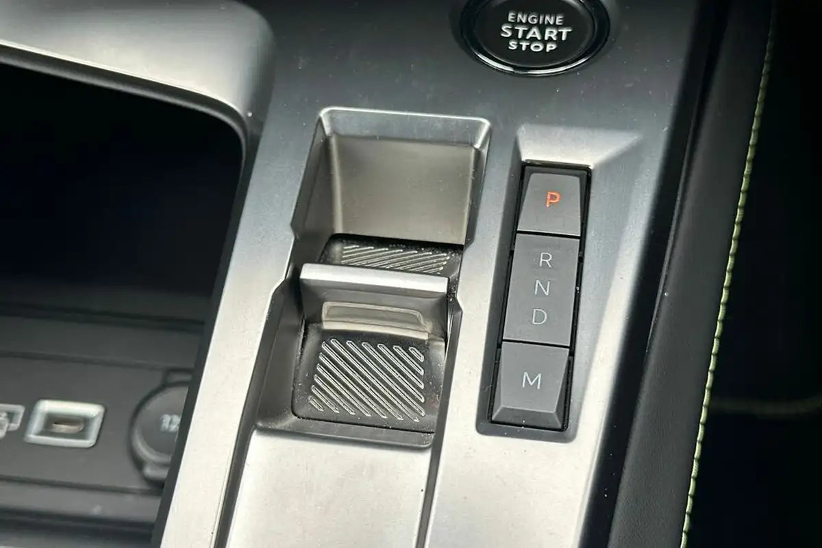 2022-peugeot-308-12-puretech-gt-premium-big-27