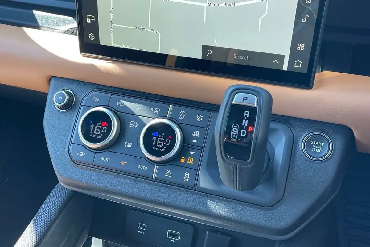 2024-land-rover-130-defender-30-d300-x-dynamic-hse-big-45