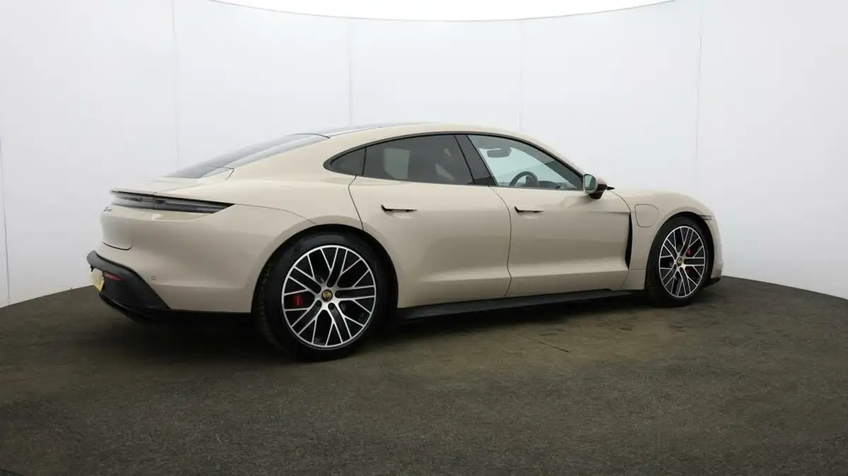 2021-porsche-taycan-e-4s-571ps-performance-battery-plus-big-53