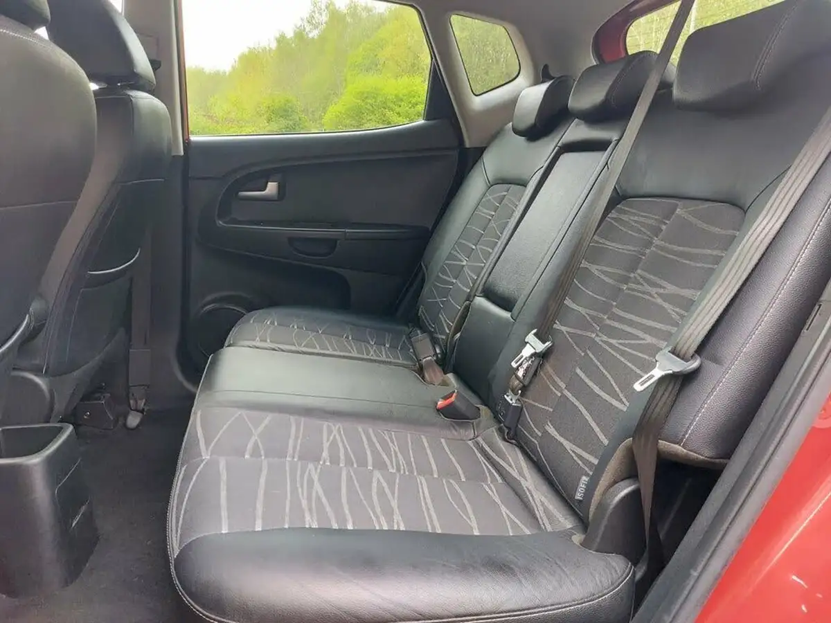 2016-kia-venga-16crdi-3-big-19