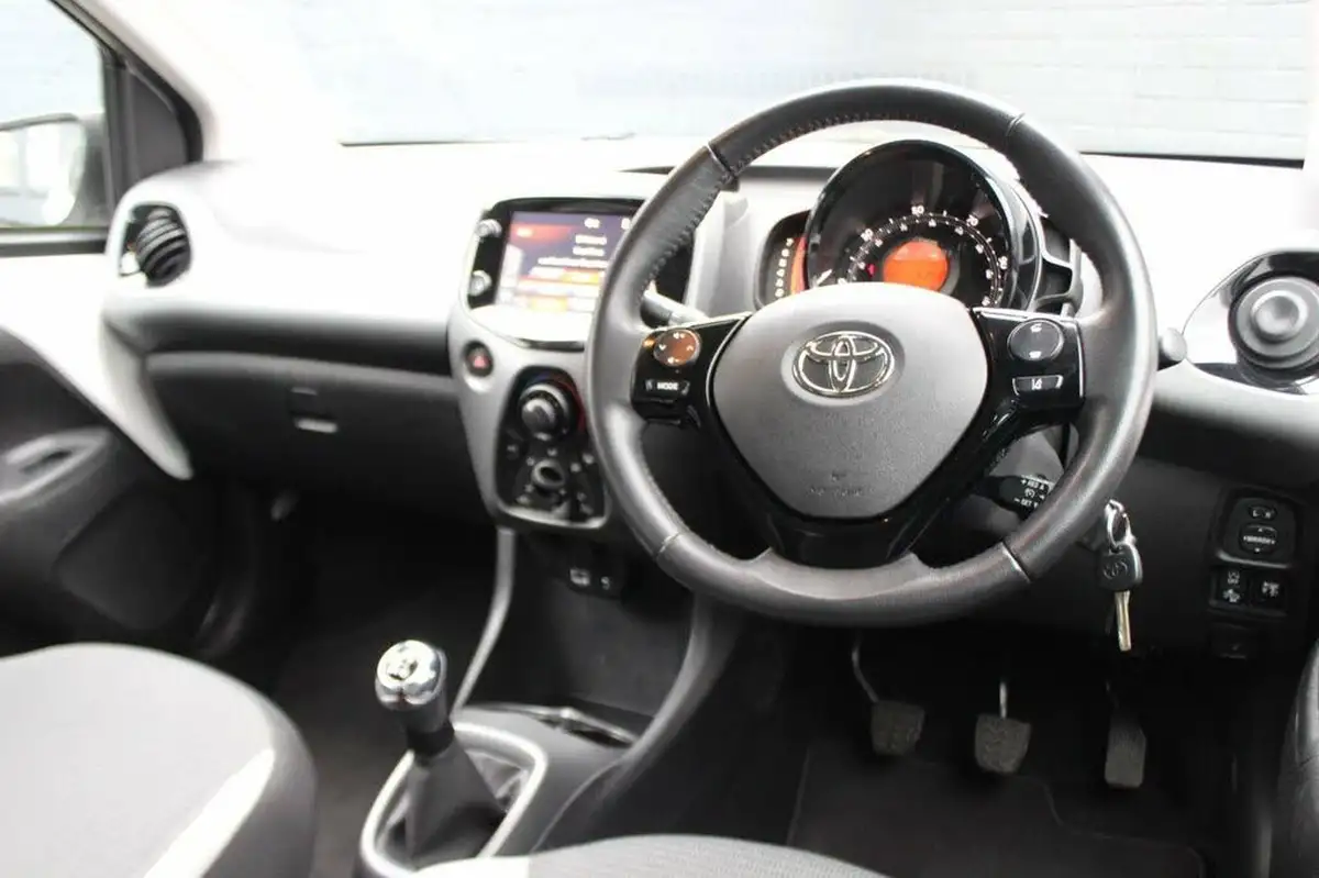2022-toyota-aygo-10-vvt-i-x-play-big-7