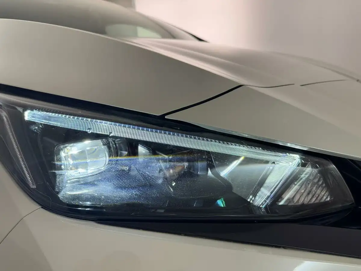 2023-nissan-leaf-e-tekna-39kwh-big-29