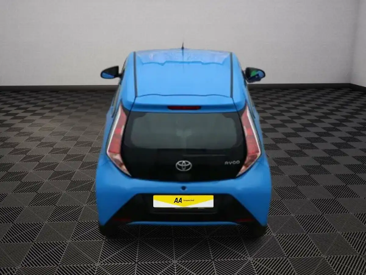 2015-toyota-aygo-10-vvt-i-x-cite-2-69bhp-x-nav-3d-big-7