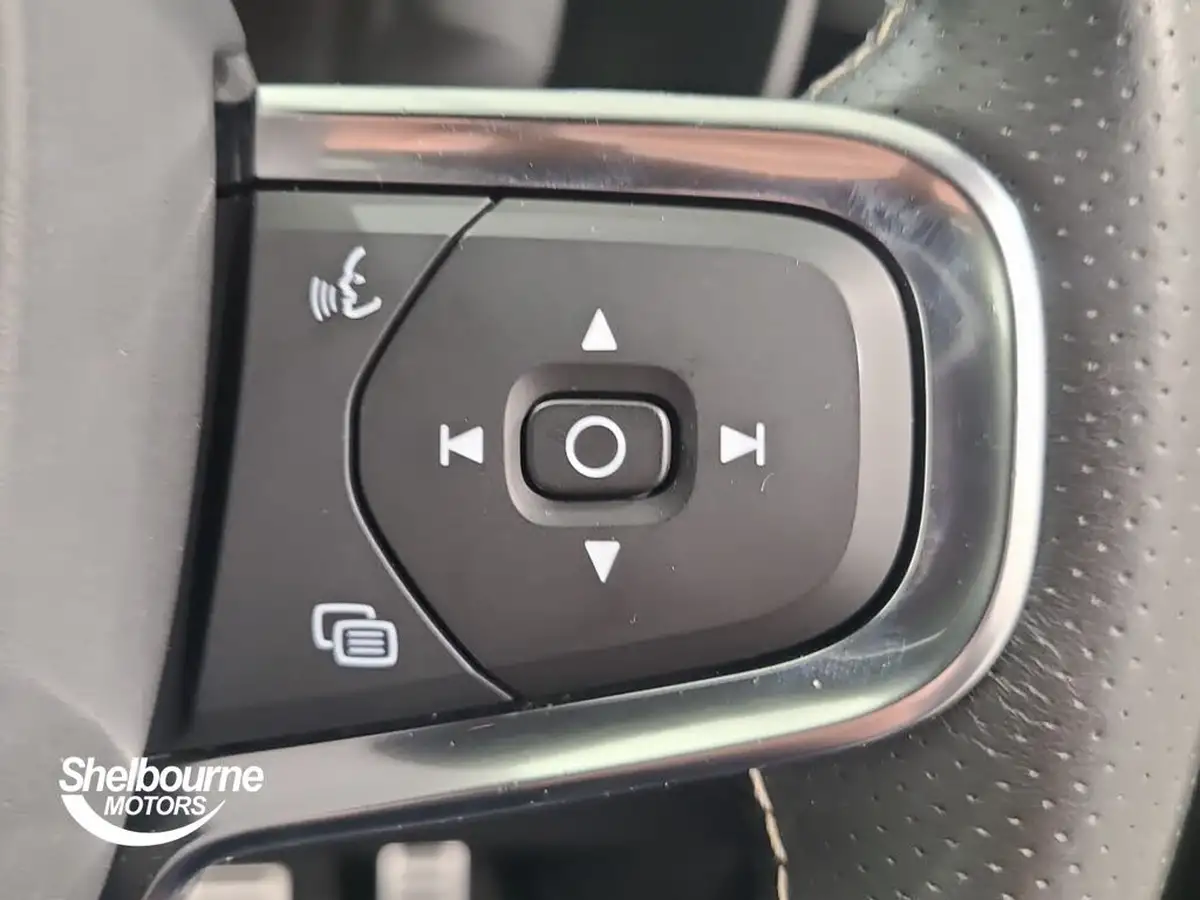 2020-volvo-xc40-15-t3-r-design-big-29