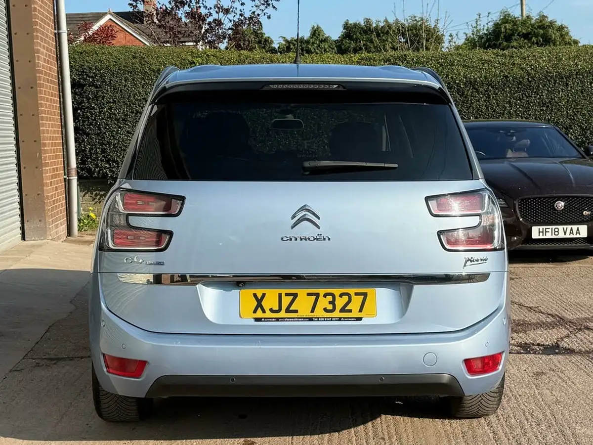 2015-citroen-grand-c4-picasso-16bluehdi-exclusive-eat6-big-17