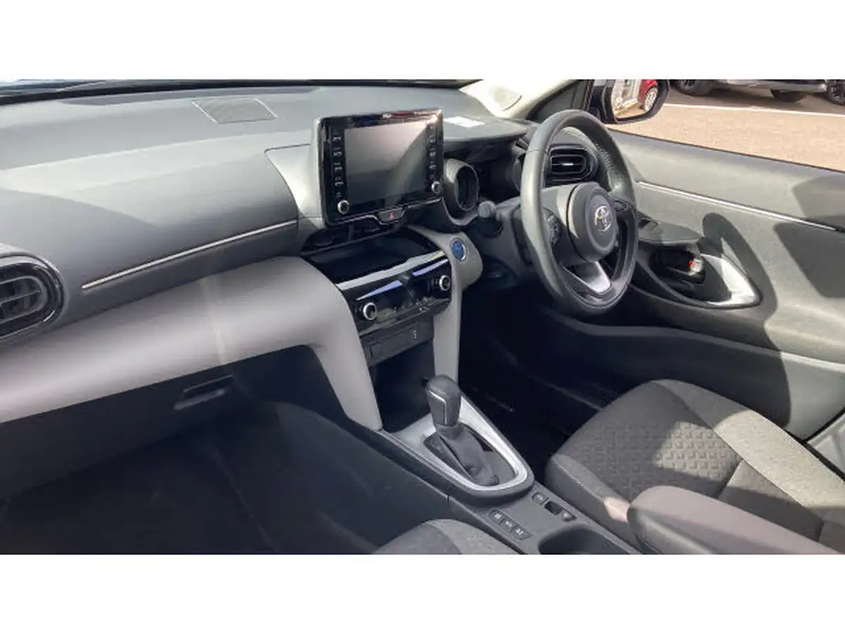 2022-toyota-yaris-cross-15-vvt-i-icon-big-9