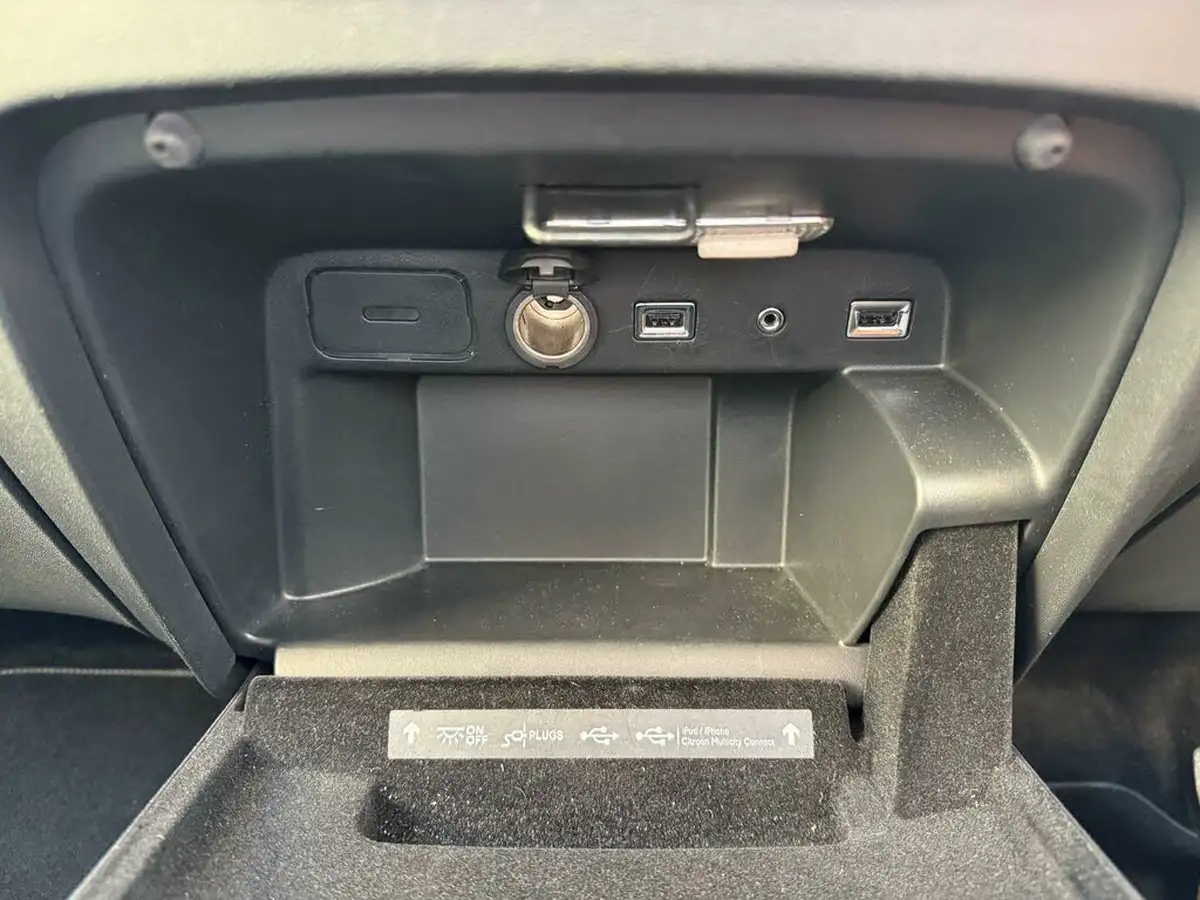 2015-citroen-grand-c4-picasso-16bluehdi-exclusive-eat6-big-66