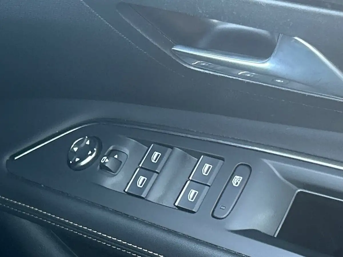 2021-peugeot-3008-suv-12-puretech-gt-premium-big-17