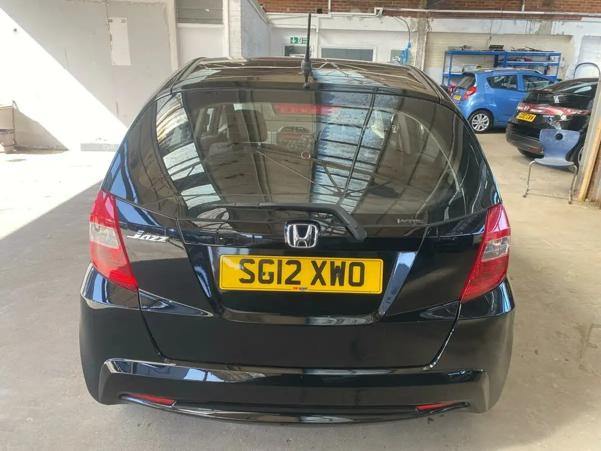 2012-honda-jazz-14-es-cvt-big-7